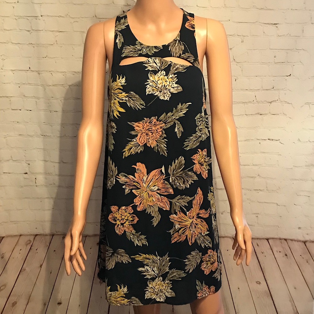 The Impeccable pig beautiful blue floral dress size small